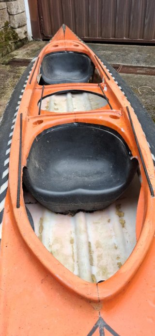 Canoa de fibra de vidrio para 2 personas.