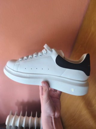 Sneakers Alexander McQueen Bianche e Nere