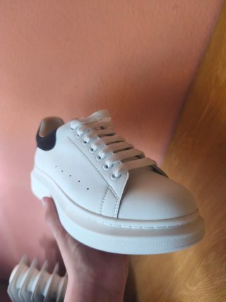 Sneakers Alexander McQueen Bianche e Nere