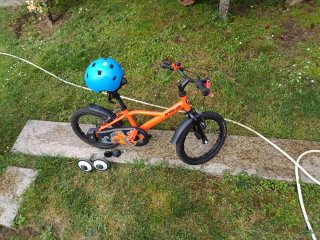 Bicicleta infantil 14 naranja + casco +ruedines