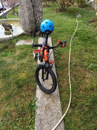 Bicicleta infantil 14 naranja + casco +ruedines
