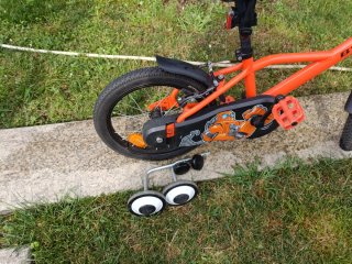 Bicicleta infantil 14 naranja + casco +ruedines