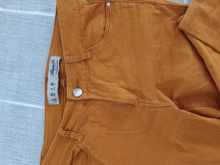 Pantalón pitillo mostaza