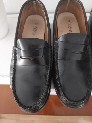 Zapatos castellanos niño tengo 2. tallas 36 y 37