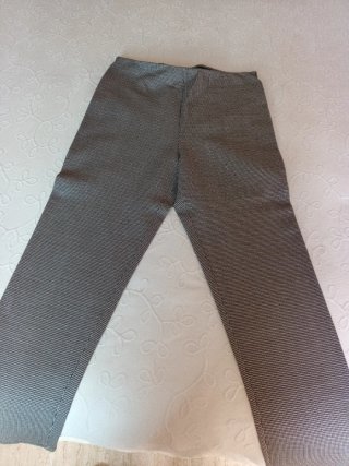 Pantalones elásticos grises