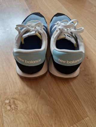 New Balance 237. Hombre. Talla 42.5