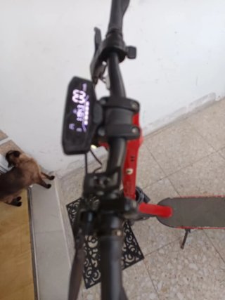 Patinete Eléctrico Rojo K2.   Motor rueda trasera