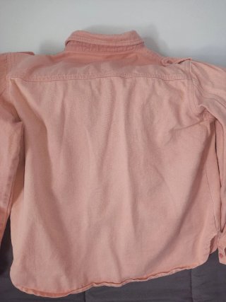 Sobrecamisa vaquera. Dorado París, color coral.