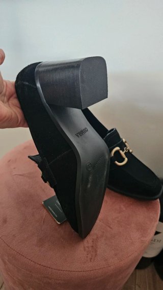 Mocasines Carmela Piel Negros Tacon