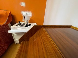 Cabecero, comoda y espejo.
