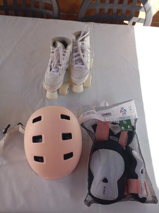 Patines blancos con detalles iridiscentes talla 30