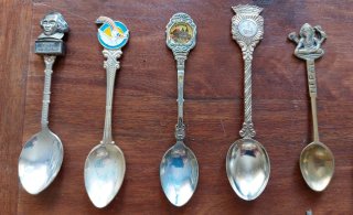 Set di 19 cucchiaini da collezione