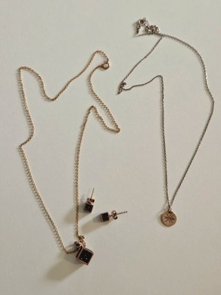 Conjunto Collar y Pendientes Cubo Negro