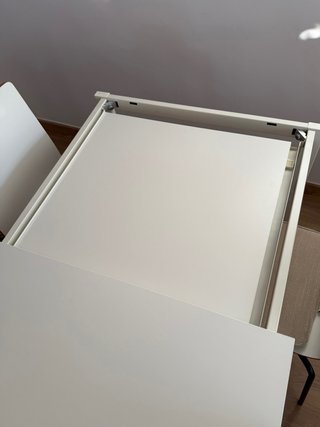 Mesa extensible y 4 Sillas Comedor