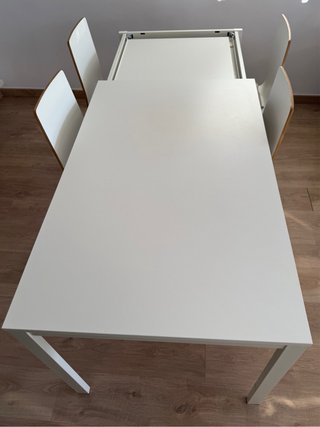 Mesa extensible y 4 Sillas Comedor