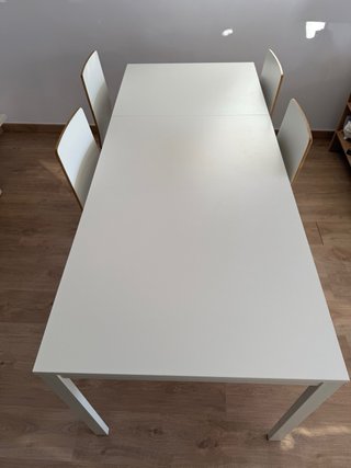 Mesa extensible y 4 Sillas Comedor