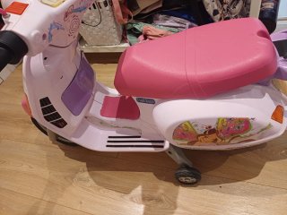 Moto Eléctrica Infantil Peg Perego Vespa
