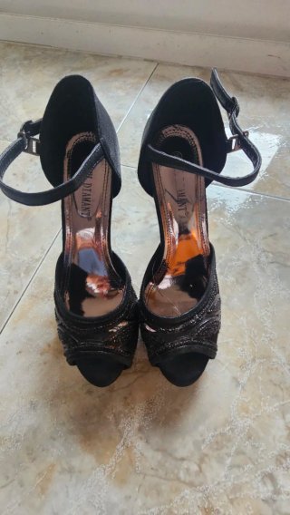 Zapatos de tacón negros con brillantes