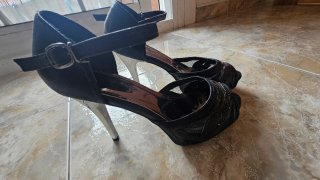 Zapatos de tacón negros con brillantes