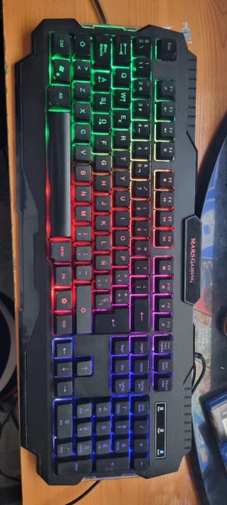 Teclado + ratón + alfombrilla gaming RGB