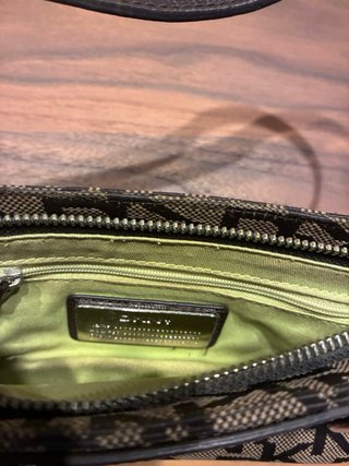 Bolso y cartera DKNY monograma