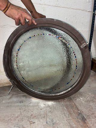 Ventana ojo de buey forja y templado vidriera 60cm
