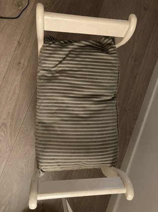 Banco reposapiés tela y madera con cojín