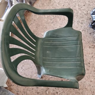 11 Sillas de terraza y mesa de plástico