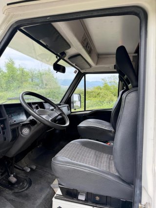 Peugeot J5 477 2002
