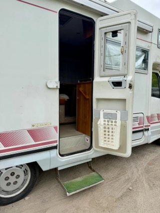 Peugeot J5 477 2002