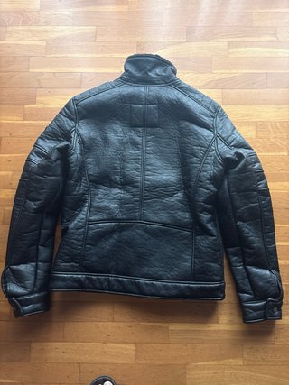 Chaqueta Guess Negra Piel Sintética