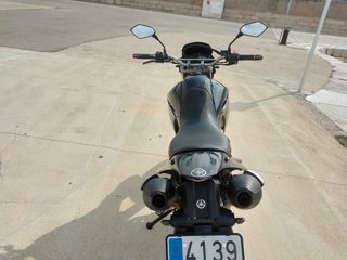 Yamaha XT660R Negra