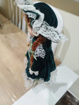 Muñeca de porcelana antigua
