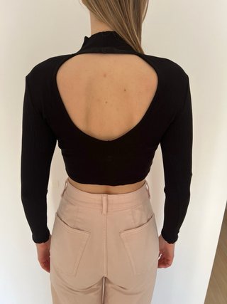 Crop top Bershka negro choker talla L