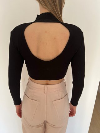Crop top Bershka negro choker talla L