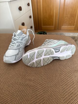 Asics Gel-NYC Gris y Blanco