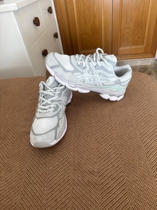 Asics Gel-NYC Gris y Blanco