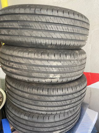 Neumático GOODYEAR EFFICIENTGRIP 2 SUV 215/60 R18