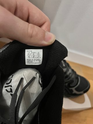 Zapatillas Asics Negras y Grises