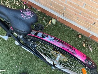 Bicicleta niña BTWIN rosa y negra con cesta