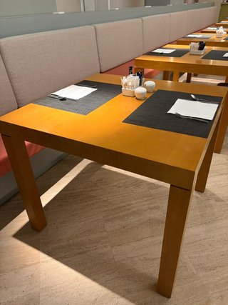 Lote 18 mesas madera maciza: comedor u hostelería