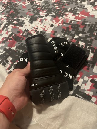 Guantes MMA Outshock 500 Negro + Vendas boxeo