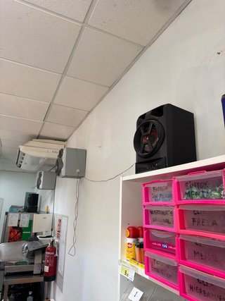 Equipo de música LG CK43 con 4 altavoces