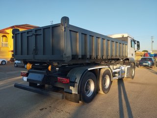 MAN TGS 26 480--CAMIONES CON GANCHO