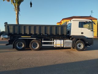 MAN TGS 26 480--CAMIONES CON GANCHO