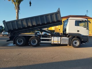 MAN TGS 26 480--CAMIONES CON GANCHO
