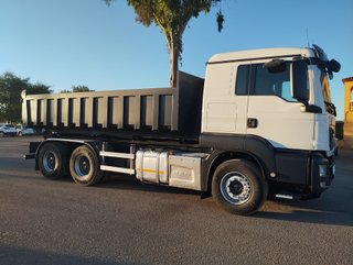 MAN TGS 26 480--CAMIONES CON GANCHO