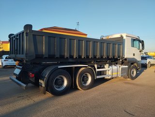 MAN TGS 26 480--CAMIONES CON GANCHO