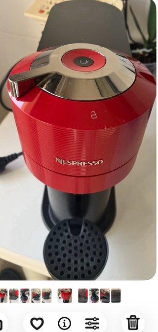 Cafetera Nespresso Roja