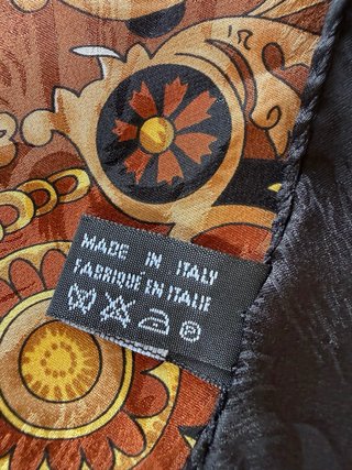 Foulard in pura seta operata fantasia classica